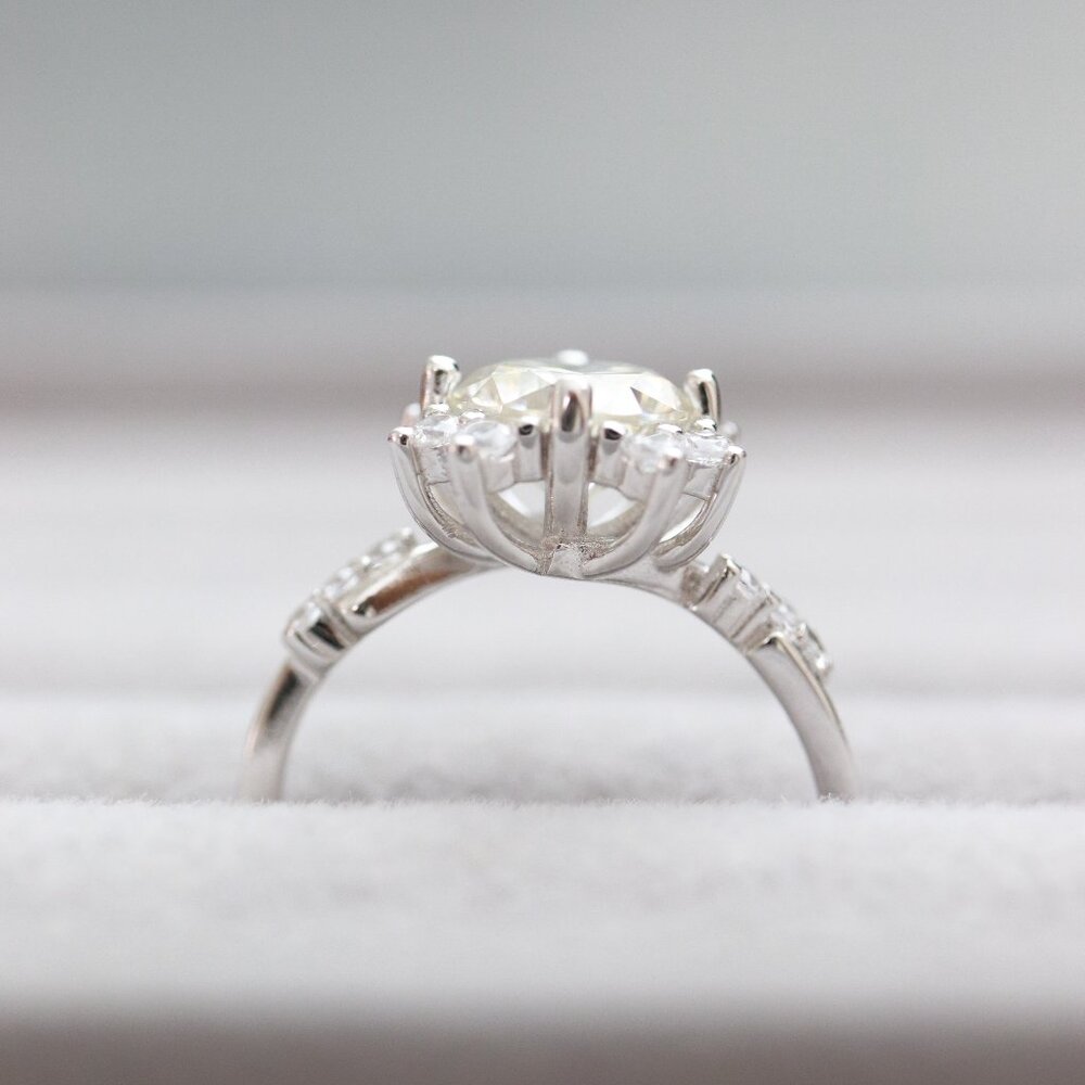 S925 2ct Clear Moissanite Diamond Sunflower Style Engagement Ring Silver - Picture 6 of 6